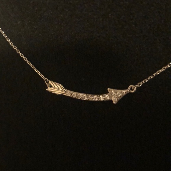 🎉HOST PICK🎉NWT Swarovski Zirconia Arrow Necklace - Picture 2 of 5